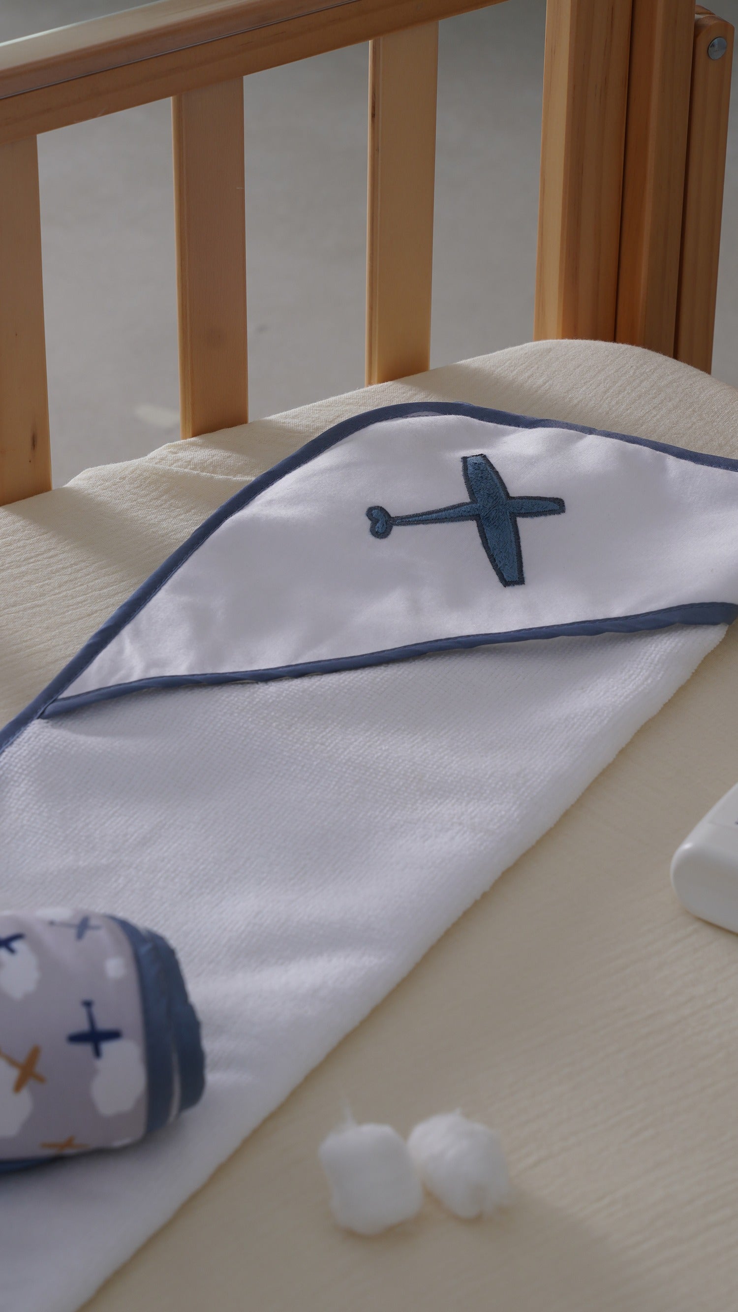 Aero Sky Hooded Towel