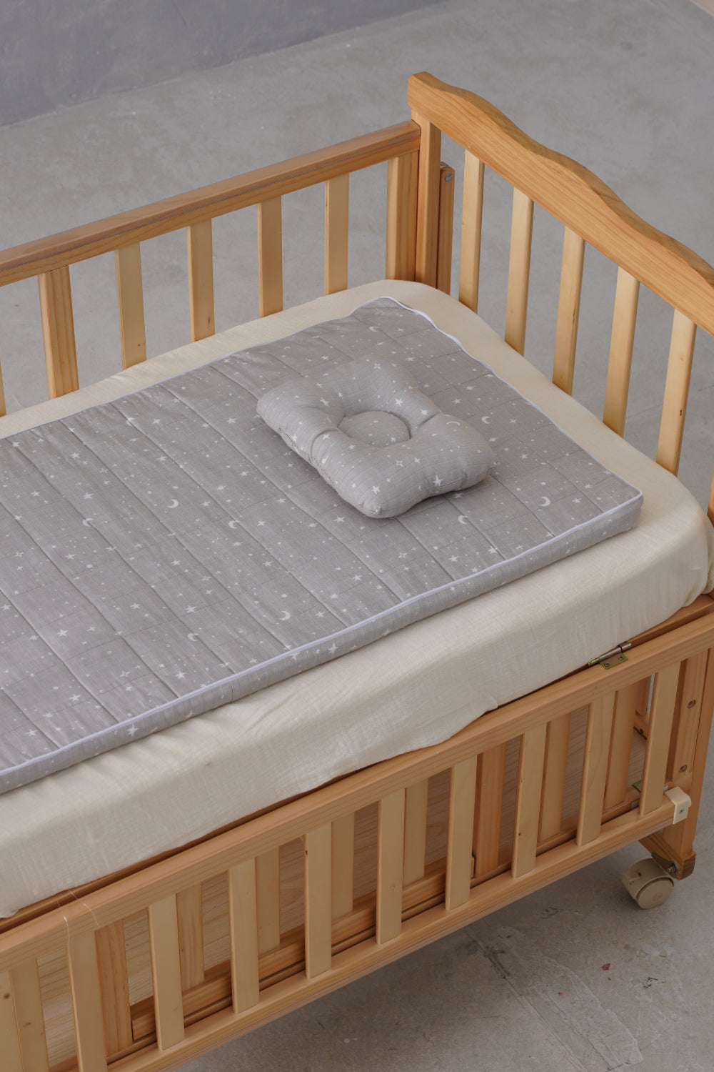 Starry Grey Sky Baby Nest